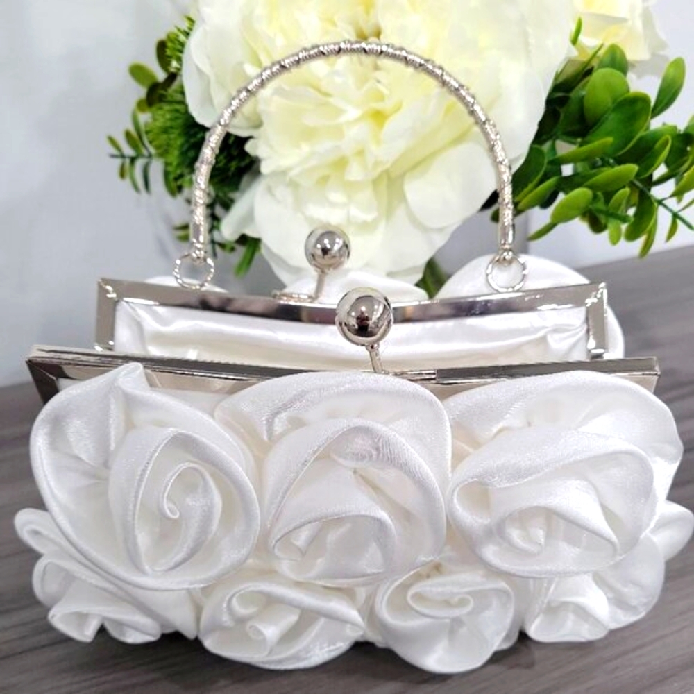🌹Elegant White Satin Rose Clutch Rhinestone Handle Chain Wedding Formal NWOT